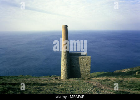 1988 HISTORISCHES TOWANROATH-MOTORHAUS WHEAL COATES VERLASSENE TIN-MINENRUINEN ST AGNES CORNWALL ENGLAND GROSSBRITANNIEN Stockfoto