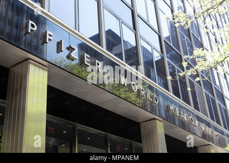 Pfizer weltweit zentrale Gebäudefront, NYC Stockfoto