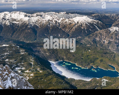 Gefroren Eibsee in der Nähe von Garmisch Partenkirchen Stockfoto