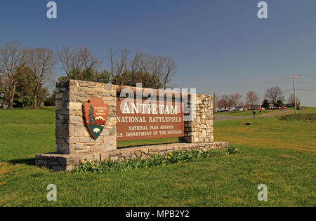 Eine große und aufwendige aus Stein und Holz Schild begrüßt Besucher Antietam National Battlefield, Standort eines großen Amerikanischen Bürgerkrieg Schlacht in Maryland Stockfoto