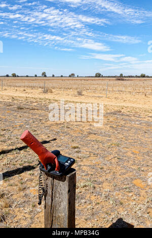 Telefon kunst Eintropfen im ländlichen Australien, Wiedergeltingen, Western Australia Stockfoto