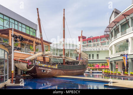 Mock galleon Schiff, Jung Ceylon, Einkaufszentrum, Patong Beach, Phuket, Thailand Stockfoto