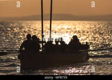 Clevedon Piloy Gig Club Ausbildung im Bristol Channel. Stockfoto