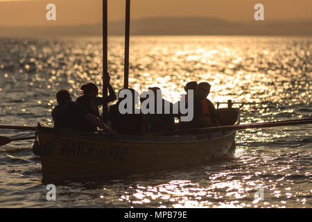 Clevedon Piloy Gig Club Ausbildung im Bristol Channel. Stockfoto