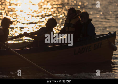 Clevedon Piloy Gig Club Ausbildung im Bristol Channel. Stockfoto