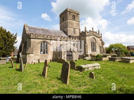 Dorf Pfarrkirche Allerheiligen, Silbury Hill, Vale von Pewsey, Wiltshire, England, Großbritannien Stockfoto