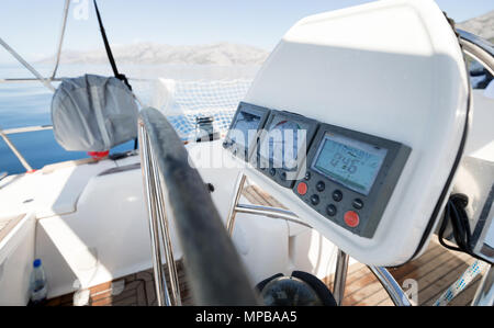 Schiff Control Panel mit Lenkrad und Motor Beschleuniger Stockfoto