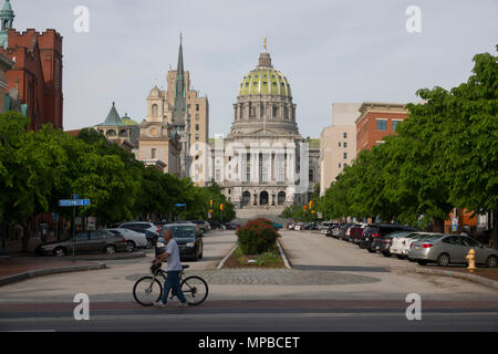 USA Pennsylvania PA Harrisburg Suchen von State Street das State Capitol Building und der Kuppel Stockfoto