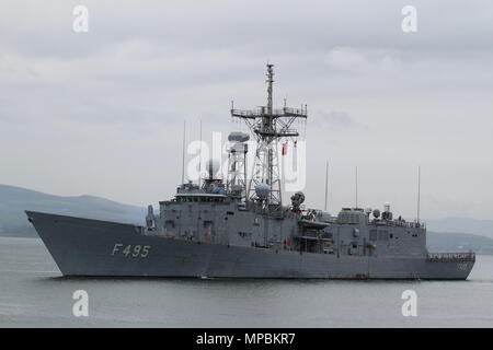 TCG Gediz (F 495), eine Gabya-Klasse (oder G-Klasse) Fregatte von der türkischen Marine betrieben, vorbei an Greenock zu Beginn der Übung gemeinsame Krieger 18-1. Stockfoto