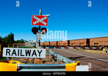 Eisenerz Zug Schienen - Pilbara - Australien Stockfoto