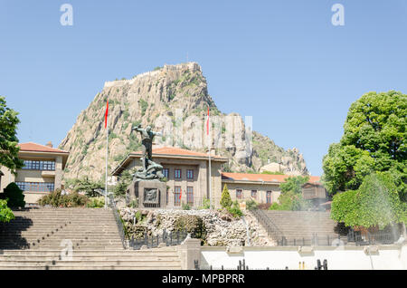 Afyon Schloss und Utku Denkmal im Zentrum von Afyonkarahisar in der Türkei Stockfoto