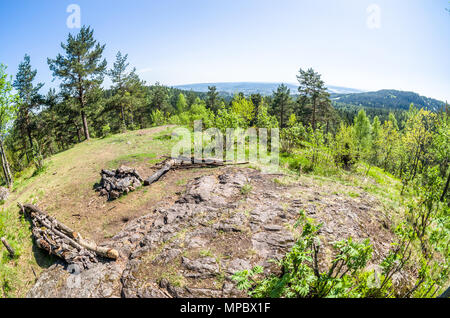 Trekkingrouten in Lillomarka in der Nähe von Oslo, Norwegen, Frühjahr, sonnigen Tag. Stockfoto