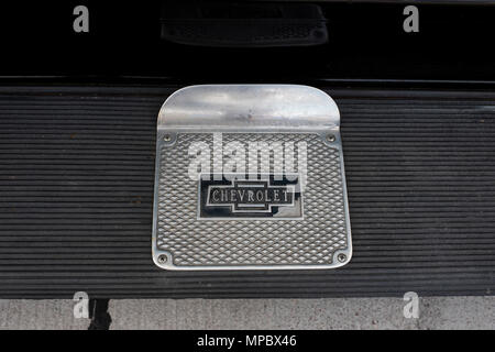 31. August 2017, Potsdam, Deutschland. Vintage Green Chevrolet Limousine, am Eingang zu den Potsdamer Hauptbahnhof geparkt. Werbung der Tourist City Sightseeing Ausflüge, © Peter SPURRIER, Stockfoto