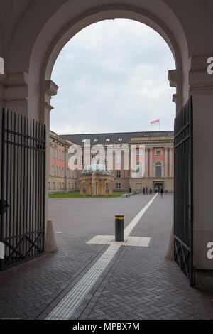 31. August 2017, Potsdam, Deutschland. Fortunaportal gewölbten Eingang zum historischen Marktplatz, © Peter SPURRIER, Stockfoto