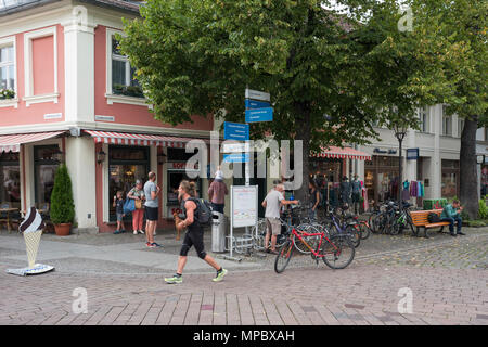 31. August 2017, Potsdam, Deutschland. Anzeigen Linden Straße, © Peter SPURRIER Stockfoto