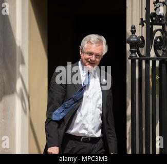 Downing Street, London, UK. 22. Mai 2018. David Davis, der Staatssekretär für das Verlassen der Europäischen Union, Sekretär Brexit Blätter Downing Street nach der wöchentlichen Kabinettssitzung. Credit: Malcolm Park/Alamy Leben Nachrichten. Stockfoto