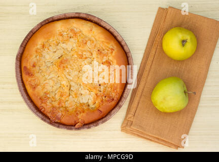 Apfelkuchen - frisch gebacken. Zwei Kruste apple Stockfoto