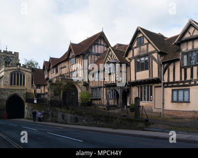 Lord Leycester Hospital High Street Warwick Warwickshire, England UK historische Gruppe der mittelalterlichen Fachwerkhaus von Norman Eingang zur Stadt West Stockfoto