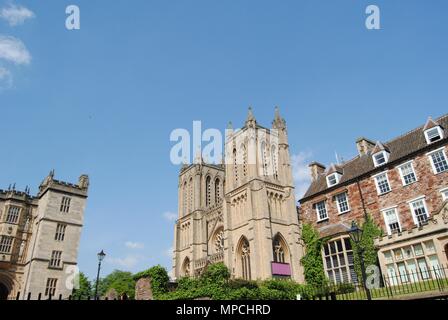 Blick auf Kathedrale von Bristol und der Chor der Schule, Bristol, England Stockfoto