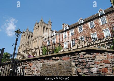 Blick auf Kathedrale von Bristol und der Chor der Schule, Bristol, England Stockfoto