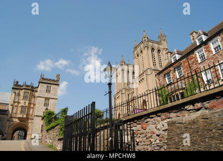 Blick auf Kathedrale von Bristol und der Chor der Schule, Bristol, England Stockfoto