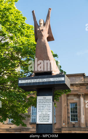 La Pasionaria - Die Passionsblume - Statue der spanischen Kommunistischen Partei Führer Dolores Ibarruri von Arthur Dooley - Glasgow, Schottland, Großbritannien Stockfoto