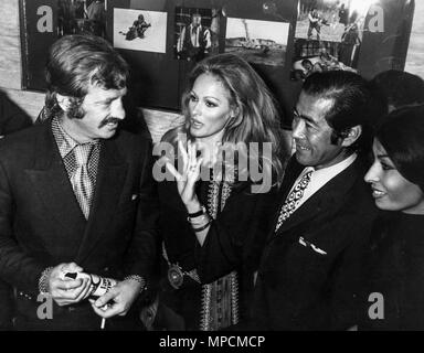 Jean Paul Belmondo, Ursula Andress, Toshiro Mifune, 1971 Stockfoto