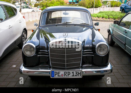 Alten Mercedes-Benz 180 (W 120), Produktion 1953 - 1962, Köln, Deutschland Mercedes-Benz 180 (W 120), Produktionszeitraum 1953 - 1962, Koeln, English ändern Stockfoto