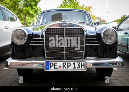 Alten Mercedes-Benz 180 (W 120), Produktion 1953 - 1962, Köln, Deutschland Mercedes-Benz 180 (W 120), Produktionszeitraum 1953 - 1962, Koeln, English ändern Stockfoto