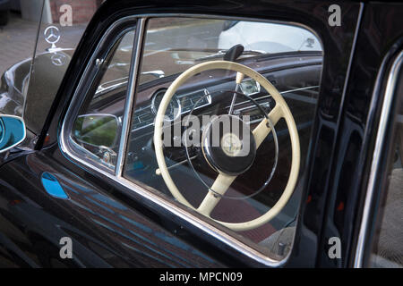 Alten Mercedes-Benz 180 (W 120), Produktion 1953 - 1962, Köln, Deutschland Mercedes-Benz 180 (W 120), Produktionszeitraum 1953 - 1962, Koeln, English ändern Stockfoto