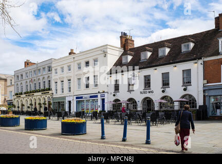 Zentrum Kneipen und geneigt Perücke Restaurant Market Place, Warwick, Warwickshire, West Midlands, England, Großbritannien, Großbritannien Stockfoto