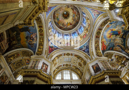 St. Petersburg, Russland - 15.Oktober 2016. Innenraum der St. Isaak Kathedrale. Die Kathedrale der Kuppel ragt 101,5 m und ist verchromt mit reinem Gold. Stockfoto