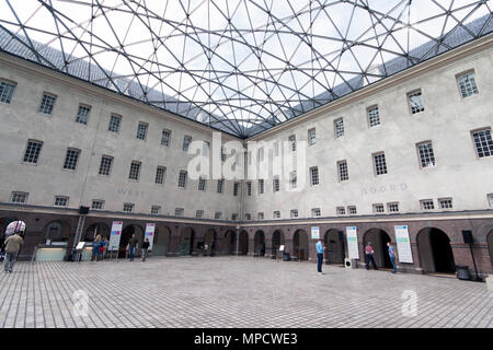 Amsterdam, Niederlande - 8. Mai 2015: Indoor Arena der Maritime Museum in einem Niederländischen Museum in Amsterdam über den Versand. Stockfoto