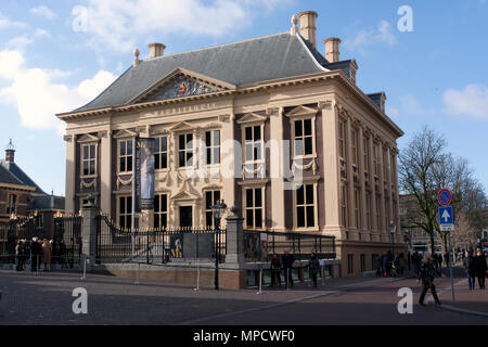 Den Haag, Niederlande - Februar 27,2015: Das Mauritshuis ist ein Museum in Den Haag mit meist Bilder aus dem Goldenen Zeitalter. Es hängen auch einige m Stockfoto