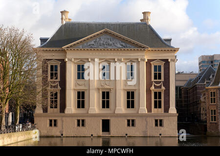 Den Haag, Niederlande - Februar 27,2015: Das Mauritshuis ist ein Museum in Den Haag mit meist Bilder aus dem Goldenen Zeitalter. Es hängen auch einige m Stockfoto