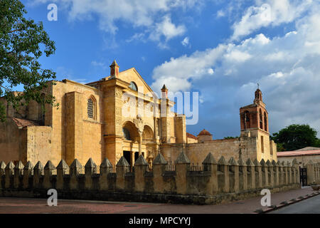 Kathedrale Santa Maria la Menor, die älteste Kathedrale Amerikas in Santo Domingo Dominikan Republik Stockfoto