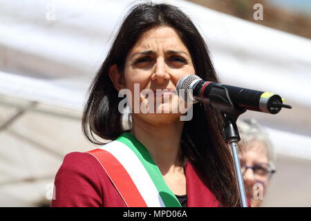 25. April 2018 - Rom - Italien - 25. April 2018 - Rom - Italien - der Bürgermeister von Rom Virginia Raggi an der Porta San Paolo auf der Bühne der Anpi für die Libe Stockfoto