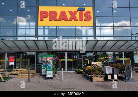 Amsterdam, Niederlande, 21. Juli 2015: Praxis, Praxis voll Do-It-Yourself Zentrum ist eine niederländische DIY-Kette, diesen Shop in Amsterdam befindet. Stockfoto