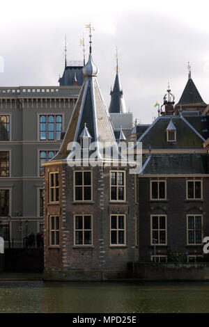 Den Haag, Niederlande - Februar 27,2015: Der Turm ist Teil des Binnenhof in Den Haag. Der Turm ist seit 1982 das Amt des Ministerpräsidenten Stockfoto