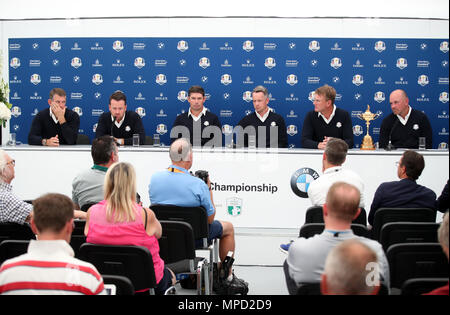 2018 europäische Ryder Schale vice - Kapitäne (von links nach rechts) Lee Westwood, Graeme McDowell, Padraig Harrington, Luke Donald und Robert Karlsson mit Kapitän Thomas Bjorn während einer Pressekonferenz in Wentworth Golf Club, Surrey. Stockfoto