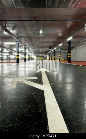 Neue Tiefgarage Stockfoto