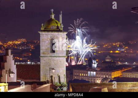 In der Nacht Feywerk in Porto, Portugal Stockfoto