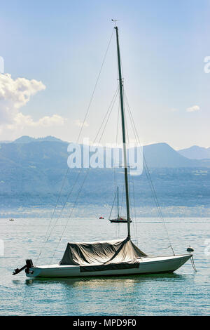 Lausanne, Schweiz - 26. August 2018: Motorboot am Genfer See in Lausanne, Schweiz Stockfoto