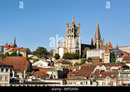 Lausanne, Schweiz - 26. August 2018: die Kathedrale von Notre Dame in Lausanne in der Schweiz. Von Le Flon Bezirk gesehen Stockfoto