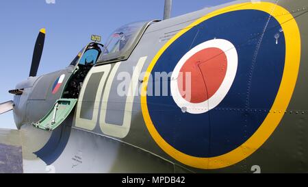 Supermarine Spitfire AR 501 auf statischen Anzeige an Shuttleworth abend Airshow am Samstag, den 19. Mai 2018 Stockfoto