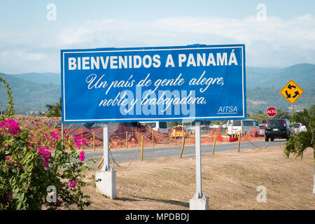 Panama City, Panama - März 2018: Willkommen in Panama unterschreiben (Bienvenidos a Panama) in der Nähe von Flughafen in Panama City Stockfoto