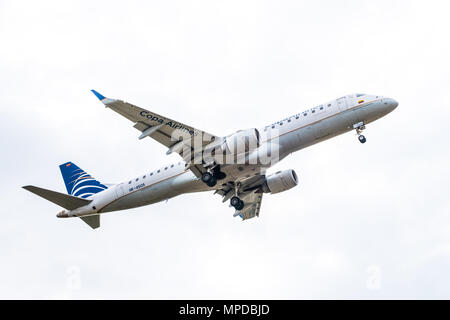 Panama City - März 2018: Copa Airlines Flugzeug Vorbereitung für die Landung Stockfoto