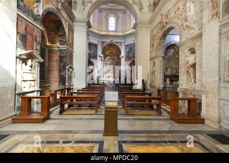 Innenraum der Santa Maria della Pace (Unsere Liebe Frau des Friedens) - Rom Stockfoto