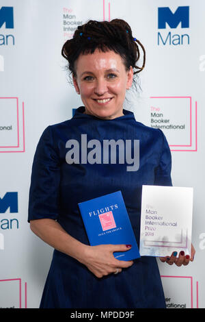 Der polnische Autor Olga Tokarczuk dargestellt nach dem Gewinn des Man Booker International Prize 2018, für ihre Flüge buchen, im Victoria und Albert Museum in London. PRESS ASSOCIATION Foto. Bild Datum: Dienstag, Mai 22., 2018. Photo Credit: Matt Crossick/PA-Kabel. Stockfoto