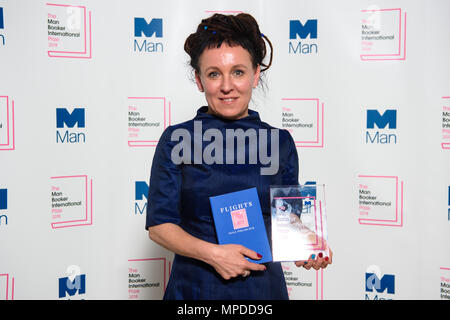 Der polnische Autor Olga Tokarczuk dargestellt nach dem Gewinn des Man Booker International Prize 2018, für ihre Flüge buchen, im Victoria und Albert Museum in London. PRESS ASSOCIATION Foto. Bild Datum: Dienstag, Mai 22., 2018. Photo Credit: Matt Crossick/PA-Kabel. Stockfoto